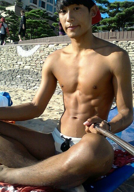 Porn maliboojim:  Adorable asian twink. Love his photos