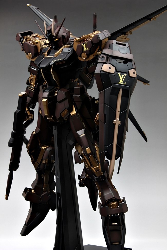 vinh-tee:HAHAHA Louis Vuitton custom paint! Interesting.http://usagundam.com/?p=7724