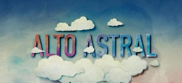 ‘Alto Astral’: Gaby e Emerson finalmente se beijam
Um dos pares românticos da novela “Alto Astral” vai dar seu primeiro beijo nos póximos capítulos da trama.