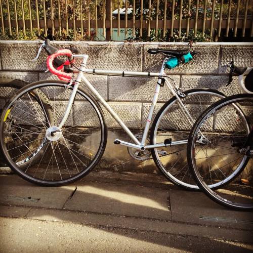 phlesh-tk:  新年恒例初詣ライドはピストで来てみました。風つええよ #cyclingphotos #fixedgear #yanagisawa #northst (吉見観音)