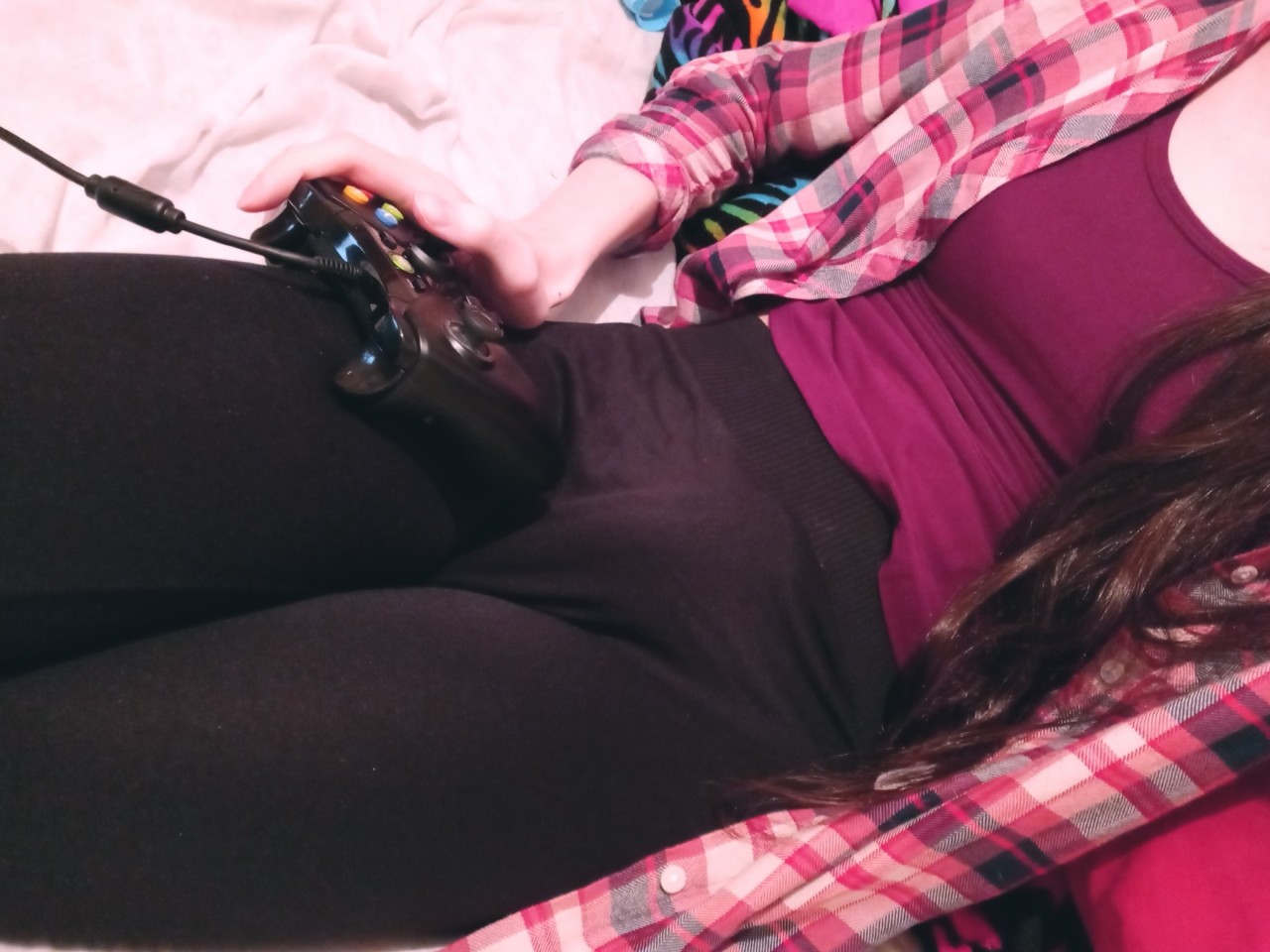catgirlropeblast:something something gamer girls when they’re bored Delicious surprise has my mouth water and pre cum seeping out.