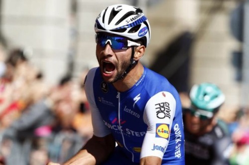 gentlemandomestique:Giro Goss: Gaviria wins a wind swept stage three and moves to pink. Bettini.