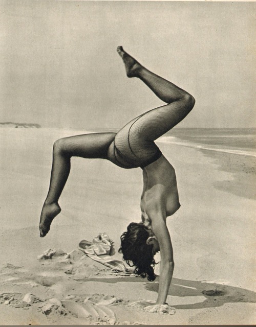 keenlyclarkkently:fiftiesfemdom:Andre de Dienesbettie page again?