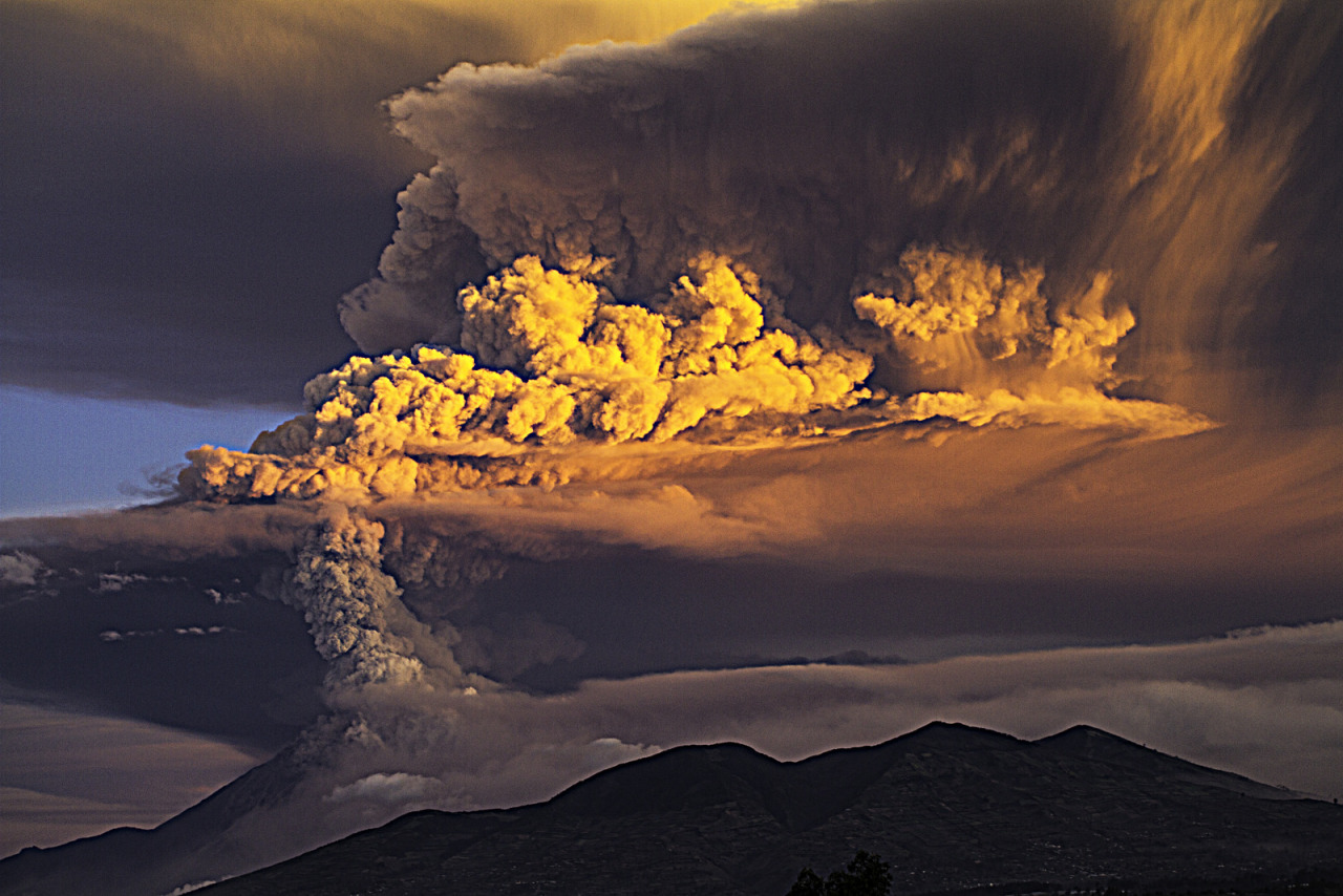 house-of-gnar:  Tungurahua January 2014 eruption | Ecuador | Ricardo Anda Dahik