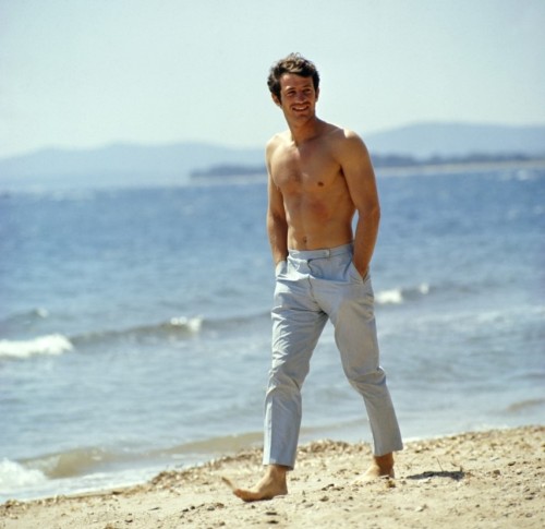 holdhard:Jean-Paul Belmondo in Pierrot le Fou via tinamotta.tumblr.com 