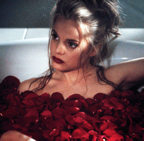 film-psycho:Mena Suvari as Angela HayesAmerican Beauty (1999) dir. Sam Mendes