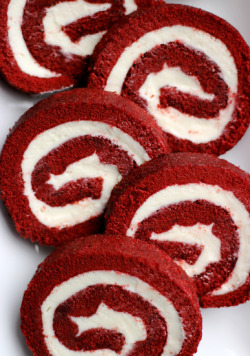 verticalfood:  Red Velvet Cake Roll