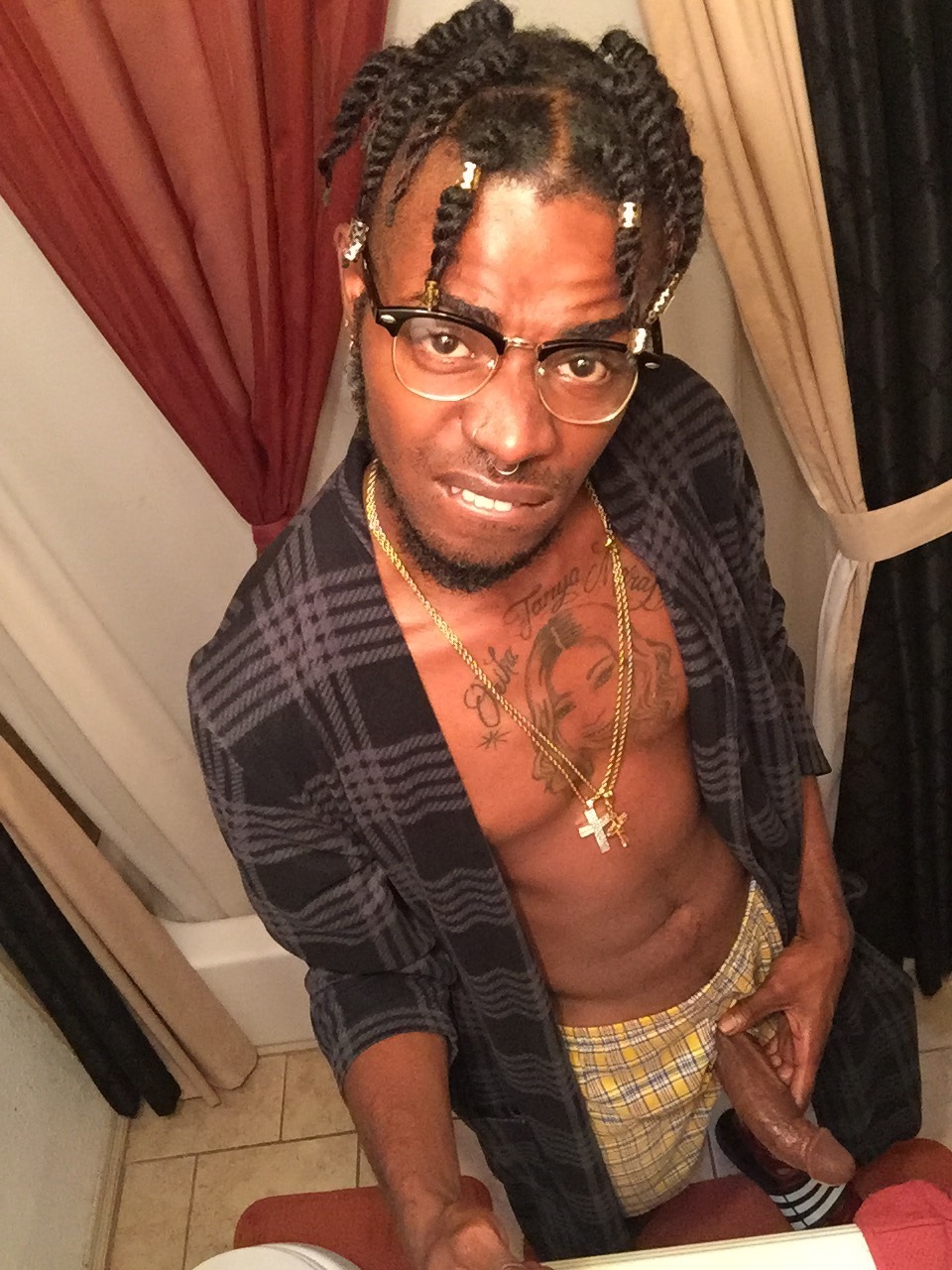 bigdaddyminaj:  🚨🚨Reblog/Like if your DICK is bigger than 6 inches🚨🚨NO