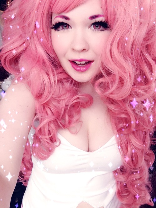 psychedelicpaprika:  Still have a few more things to do to this wig to make it even bigger but im excited to be rose quartz !!  <3
