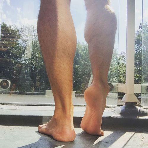 The sun is out in the uk today - time to hit the balcony for an hour or so #ukfootlad #malelegs #mal