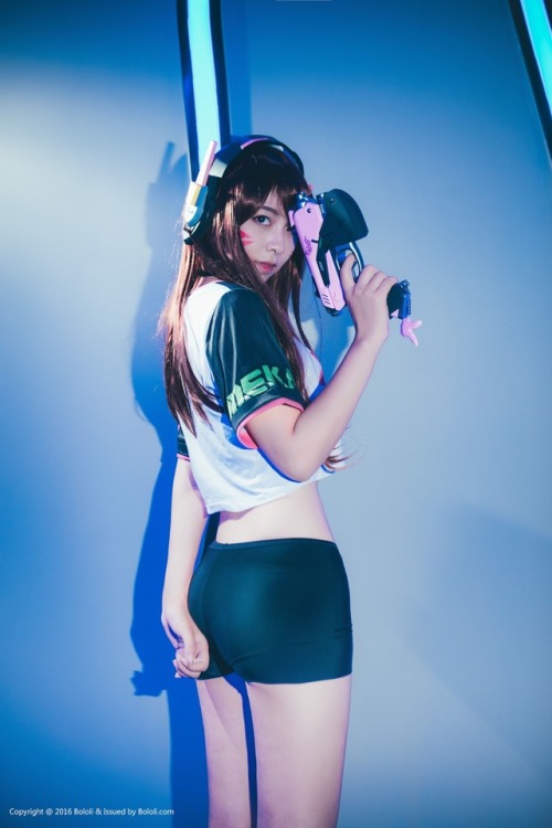 Chinese Model  Chao Xiong De Nuo – ( 超凶的诺 )  D.Va Cosplay.