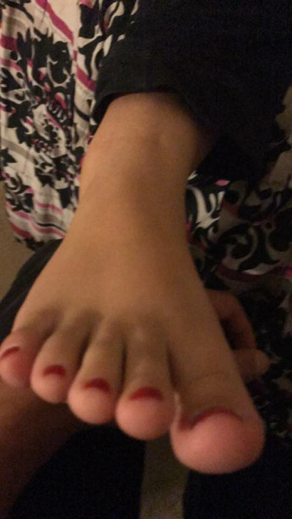 footloverallthetime: my cousins feet. I got to massage them today. She ended up liking it and asked 