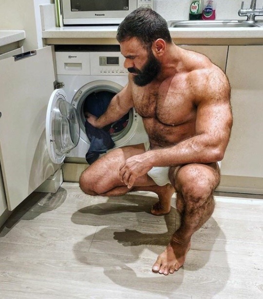 jimbibearfan:  arnau48:  Our new houseboy is working out nicely. 