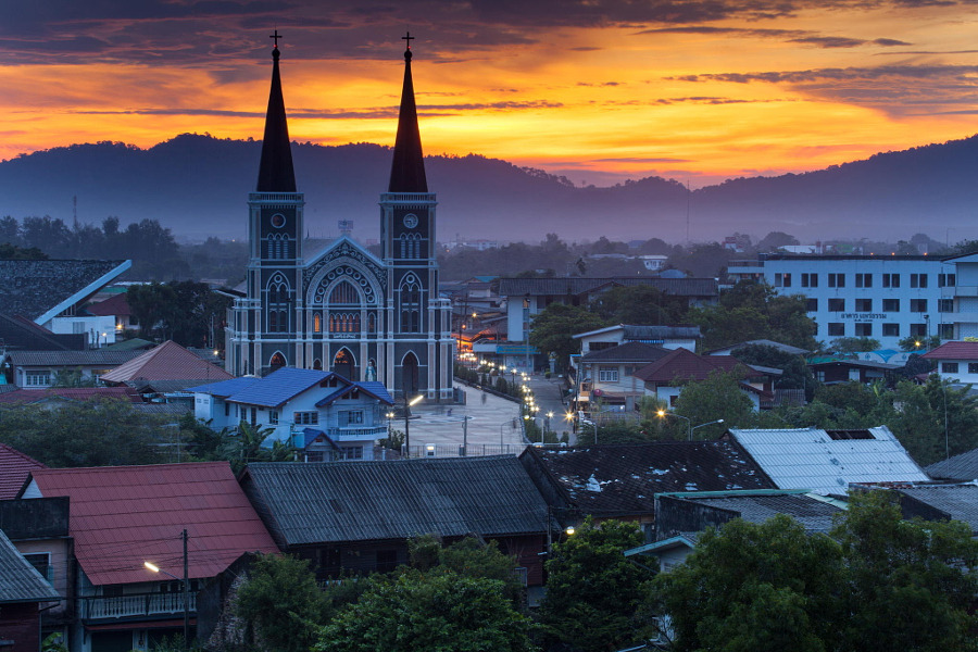 drxgonfly:    The Cathedral of Chanthaburi (by Jacky CW)