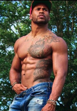 dominicanblackboy:Sexy gorgeous thick muscle hunk Cj Jones!😍😍😍😍😍
