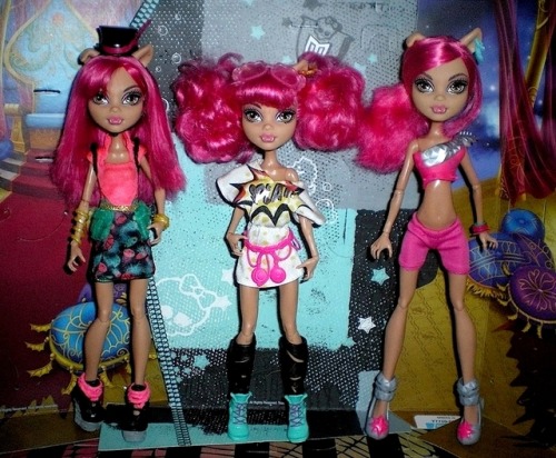 “Dance Class” Howleen(s) Wolf.Left, new outfit & hairstyle. In the middle, new outfi