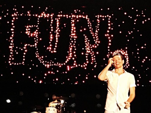 mylifeaskaylacrerend: baby being a little cutie at my concert