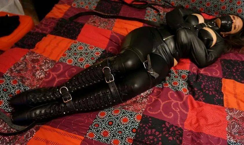glovedandbound:  Mylovelytoy.com