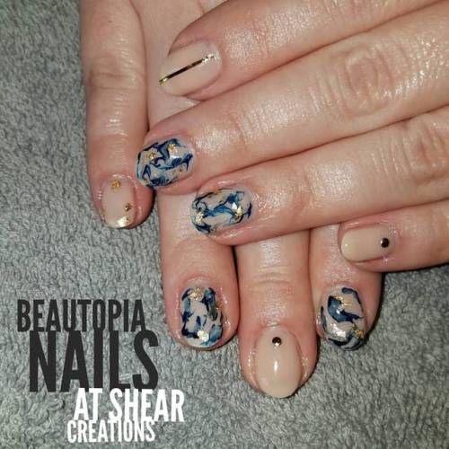 Jumped off from an inspo pic for Casey! #nails #nailart #nailstagram #nailartofinstagram #cnd #cndsh