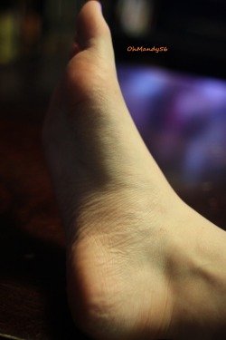 ohmandy56:  wrinkly soles and table marks :) 