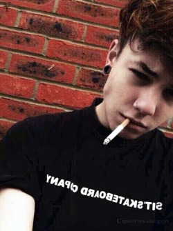 cigarettes-and-guys:  ¥