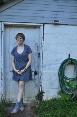 bowlofbloodoranges:  here are some photos of me noticing a wasp nest 1st pic : lookin good 2nd pic: being artsy and looking away (looking at wasp nest) 3rd pic: fully understanding that there is indeed a wasp nest 4th pic: me being outtie  