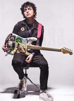 no1animallover:  Guitar World: (November 2012) Green Day - 3 Albums 36 Songs Has Billie Joe Armstrong Gone Bonkers (page 3) 