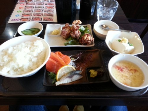 First meal in Japan 2016. 定食 (teishoku) are one of my favourite things ever. :)Weather was pretty de