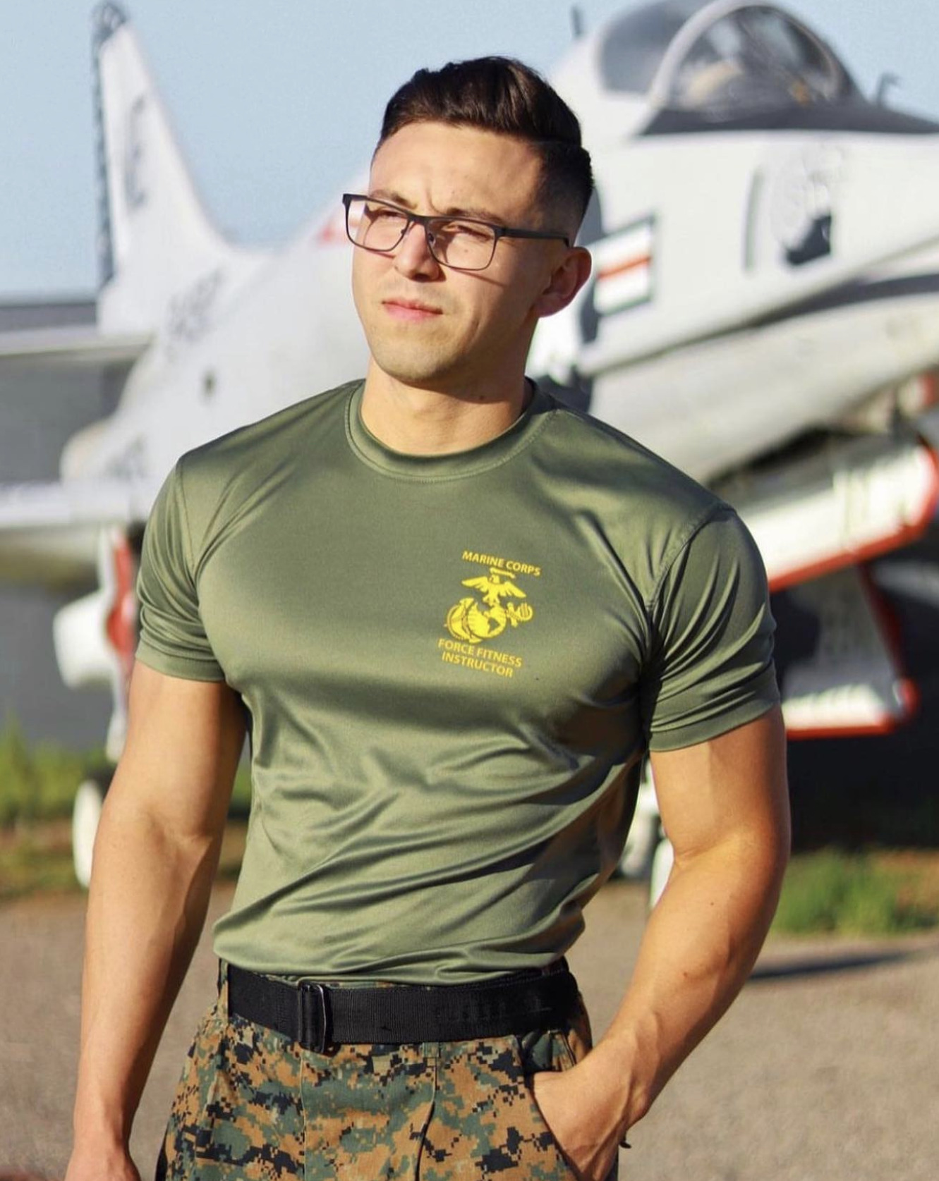 militarymenrbomb:tamingjarheads:whiteprotectors:Trying to look smart.My first try at promoting Military themed blogs was a success. I’m going to be promoting another great Military theme blog. He lives in the United States. He also is interested