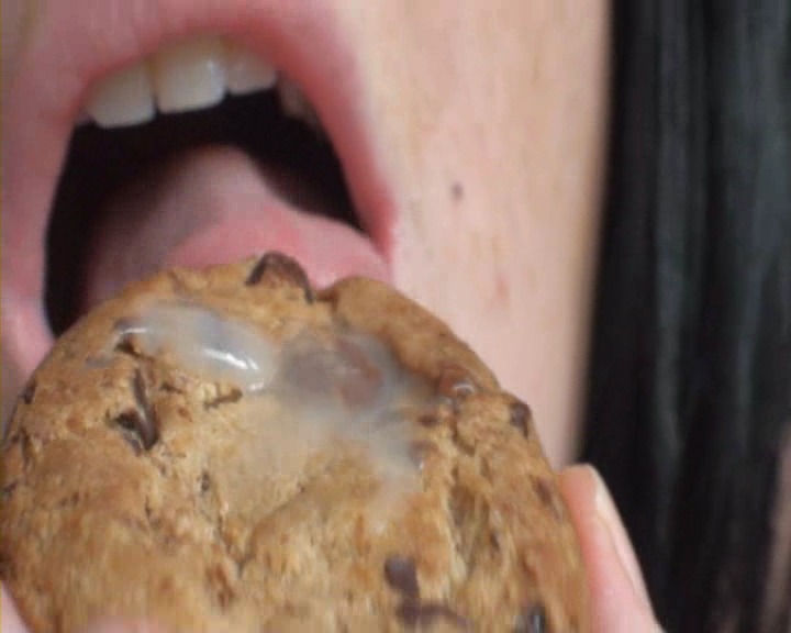the-art-of-cum-on-food:  close-up galore! 