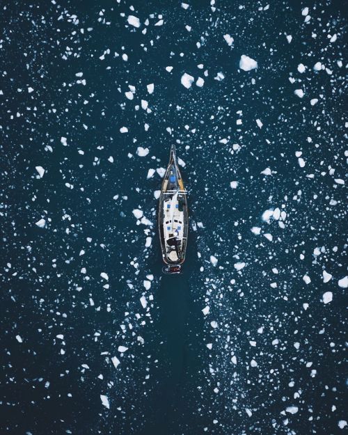 utwo:Artic ocean Sailing by:© l. thomas 