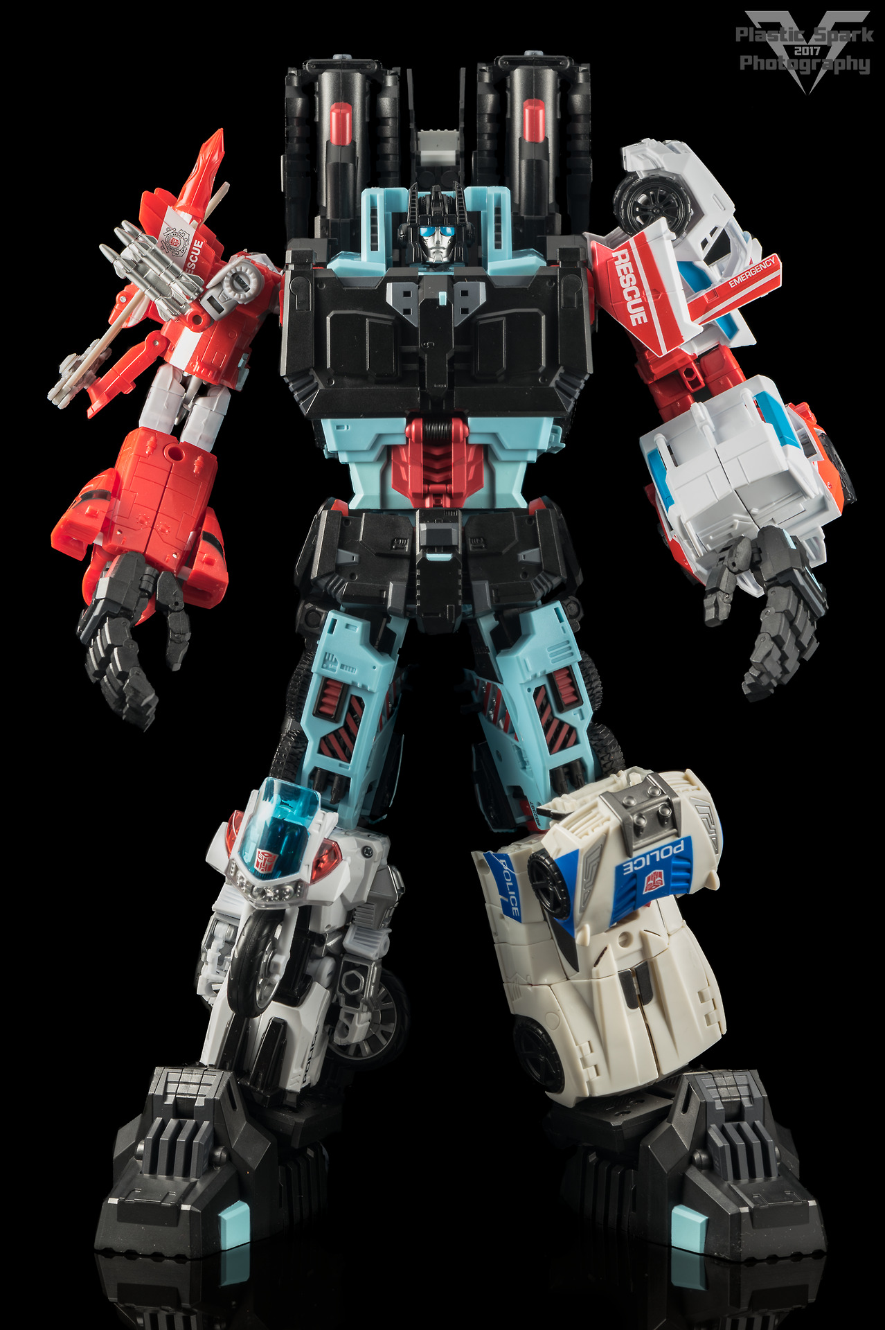 plasticsparkphotos:    “Call Sanitation, There’s junk all over the street.”Combiner