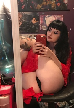 yelahxlittle:I only kiss my boyfriend