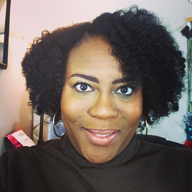 Lawd this fro is on point!! Darcy’s Botanicals is my boo thang!! Lippie is from Maybelline (the buff/nude collection) and the color is #945 Stormy Sahara. Liner is a dark brown from Iman. I think I’m in love. What do you think?