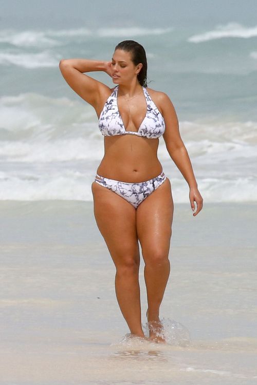fuckyeahcelebs: August 28, 2016: Ashley Graham on the set of a photoshoot in Cancun.