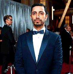 roguerizwan: Riz Ahmed attends the 89th Annual Academy Awards wearing custom Ermenegildo Zegna. 