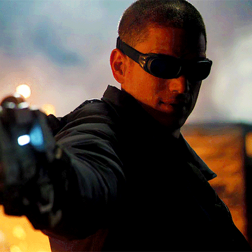 eaion:WENTWORTH MILLER as Leonard Snart (Captain Cold) in The Flash 1x04 - Going Rogue