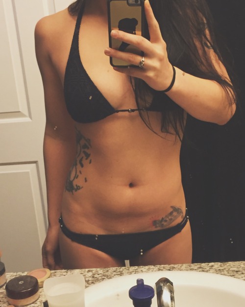 macabrelust: I don’t have the perfect body (or the cleanest mirror), but I’m working on the self lov