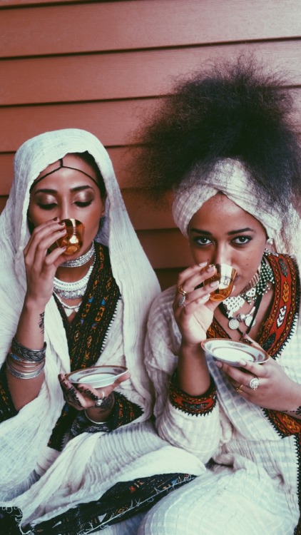 queenbeph:Boon Time with Lia in 2015 || Traditional Ethiopian & Eritrean coffee ceremony || IG @