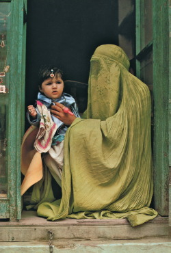 endilletante:  Afghanistan de Georges Redard, photographies de Roland et Sabrina Michaud, Editions Silva, Zurich, 1974.   