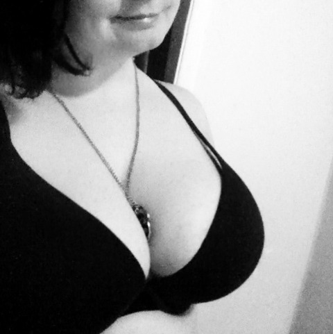 the-m00d:  Big boob problems
