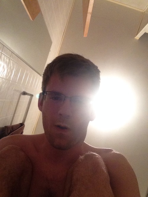 beaugarcon88:  I’m going to regret this in the morning what with the holding my body in awkward positions, but I couldn’t sleep. This is the result. I have huge hands and knuckles, so I’ve never been able to fist myself but at least I got the urge