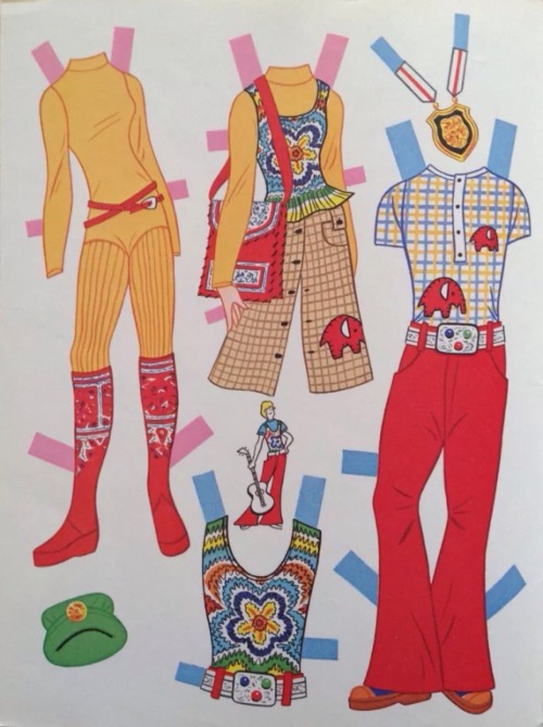 silveragelovechild: Although paper dolls aren’t as popular was they once were, they are a great way 