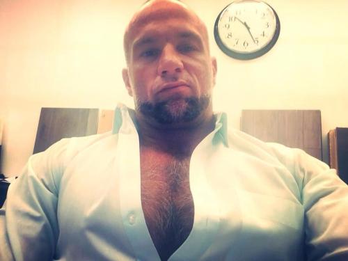 myfavoritemusclemen:Kyle Warrenhttp://myfavoritemusclemen.tumblr.com/archiveBig hairy hunka brute - 