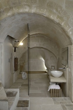 creativehouses:  Stone bathroom