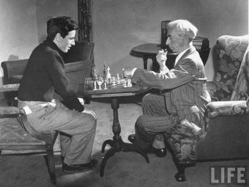 Bertrand Russell playing chess with his son(Peter Stackpole. 1940)