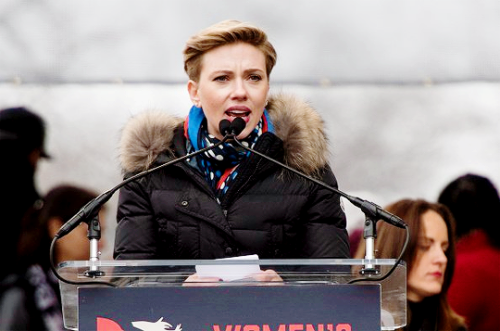 fymarveluniverse:Scarlett Johansson attends the Women’s March on Washington on January 21, 2017 in