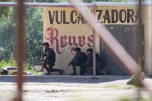 Policía Federal Y Estatal Reprimen Y Atacan A Los Maestros, Alumnos Y Ciudadanos Que Se Manifiestan