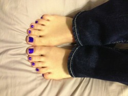 nmy4311:  Bare feet and jeans