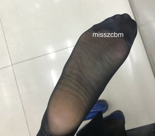 footlove-foot:misszcbm2: 20180323제 발바닥 발보지가 보고싶으신 분들이 많으시더라구요.침 뱉고 싶으시죠?너무 더럽혀지고 싶네요…드러운 개샹년발보지 더럽혀주